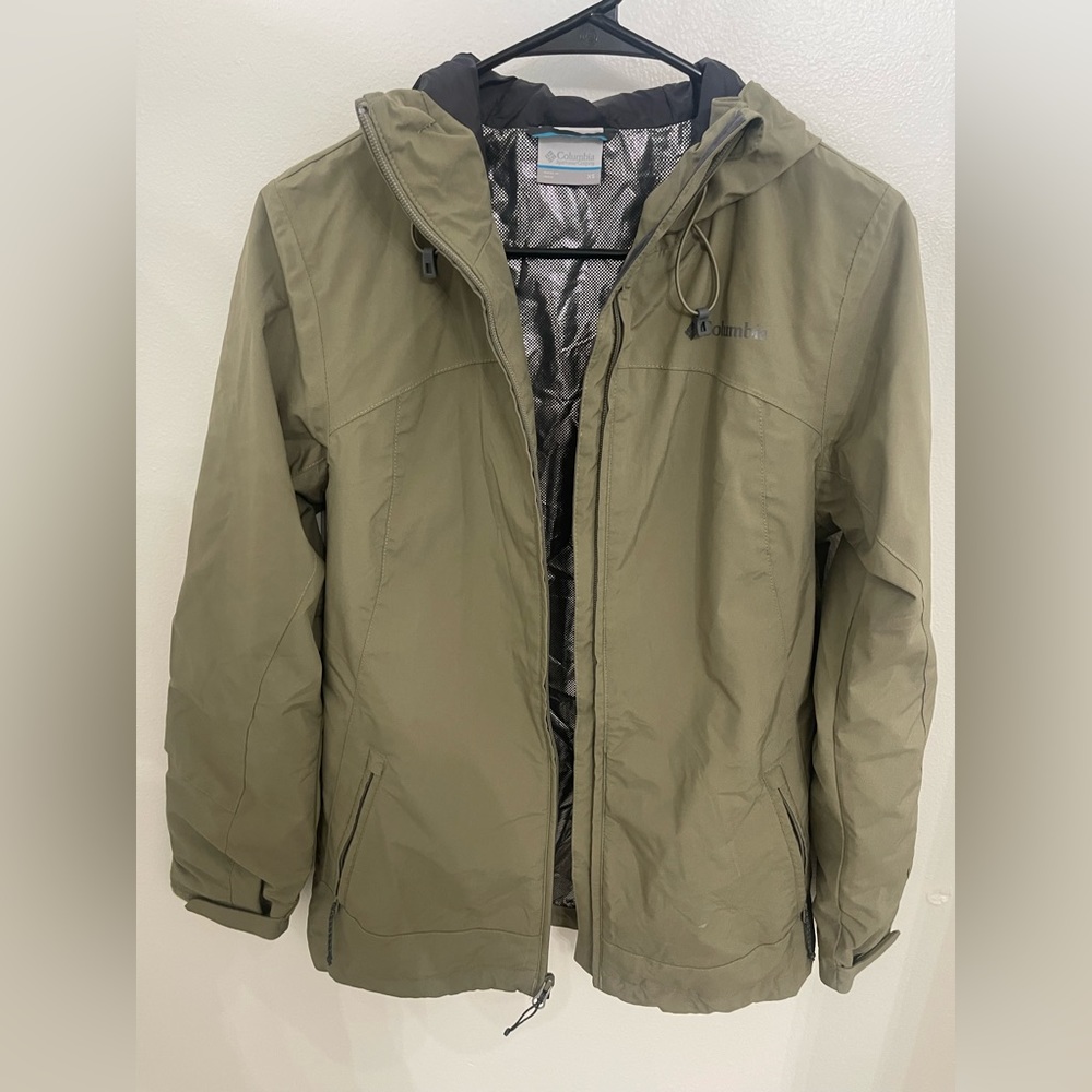Green Columbia jacket. This is a XS but fits baggy. Brand new never worn.